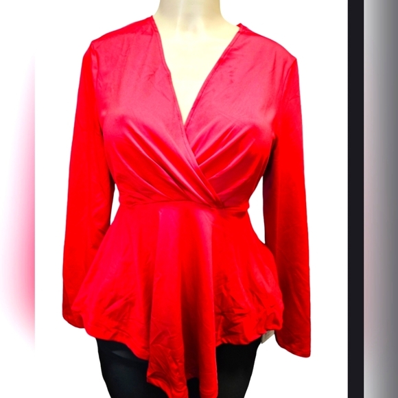 Blouse Women's long sleeve red Size Small New With tags - Picture 1 of 2